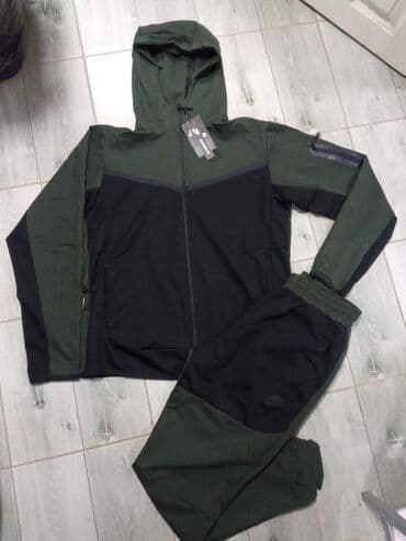 Muska komplet trenerka samo 4400 din 
Pamuk
Jos velicina M