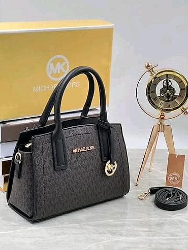 Nakit: 1 klasa kopije
Cena 5300 rsd
💋 — 6