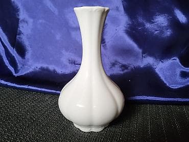 Vaza nova,rucni rad Royal KPM Nemacka 1950 do 1970god. Nemacka bela — 1
