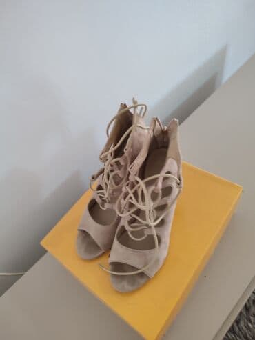c a kombinezoni: Sandals, 39 — 2