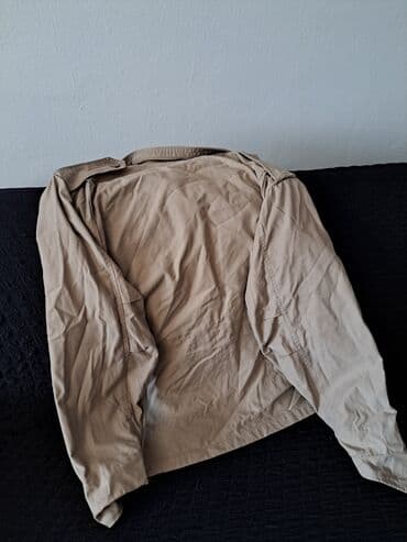 komplet pantalone i prsluk: Bež muška jakna – klasičan model sa kragnom i kopčanjem na rajsferšlus — 2