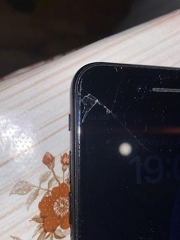 Apple iPhone 2020 Malo je slomjen ko sto se vidi na slikama 128 gb — 4