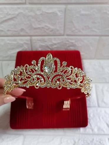 Handbags: Krune dostupno
Cena:2200 
💋 — 5