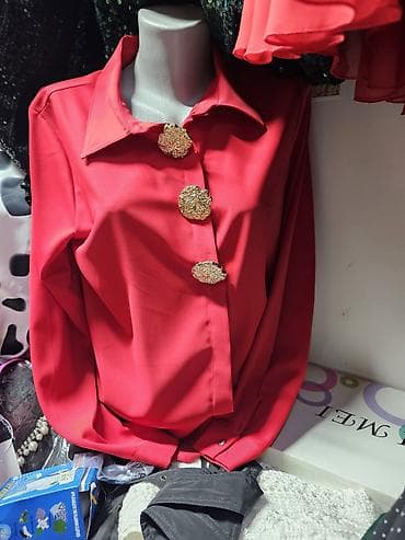 zute bluze: Elegantna crvena bluza sa ukrasnim dugmadima samo u broju 40 — 1