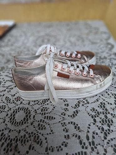 Patike – broj 38 - Gazište: 24 cm (odgovara broju 38) - Model: niske