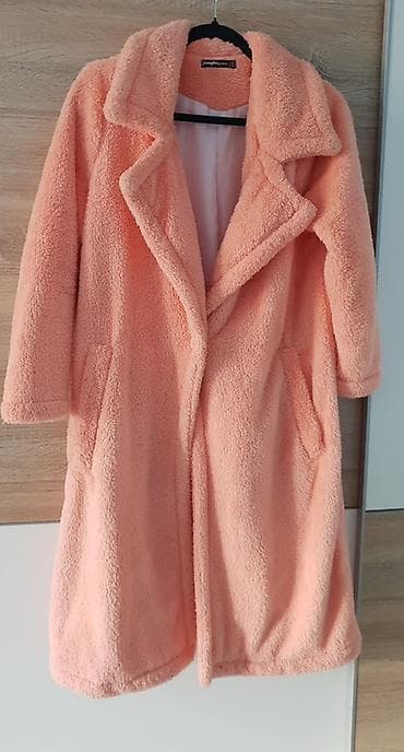 Ženski teddy kaput, breskva/losos roze boje. - Dužina: midi (ispod