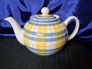 Bokal nov Blue Elaphant,rucno oslikan pa glaziran 80te.god. Nov