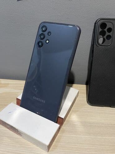 vertikalne pegle na paru: Samsung Galaxy A13, 64 GB, bоја - Crna — 4