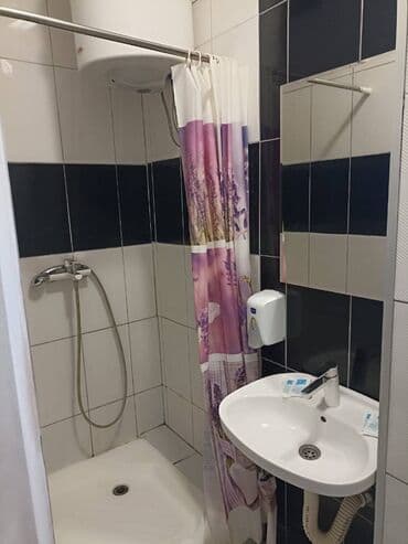 Donji delovi trenerke: 1 soba — 6