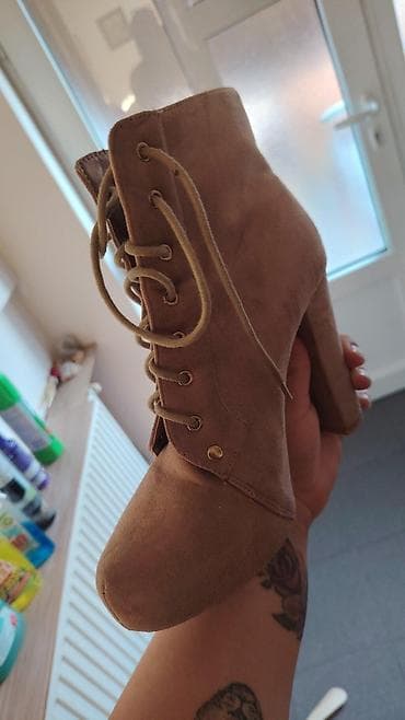 antilop obuca: Ženske čizme sa visokom blok petom i pertlama - Model: ankle — 1