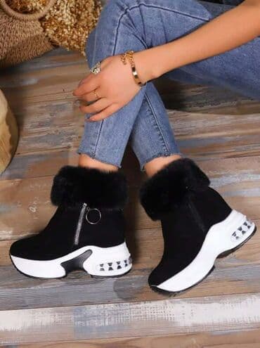 Sweatpants: High boots, 42 — 9