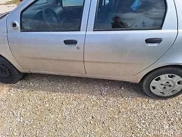 nodi auto: FIAT PUNTO 3 VRATA KOD BOJE 647 | Ostala su samo zadnja leva na — 1