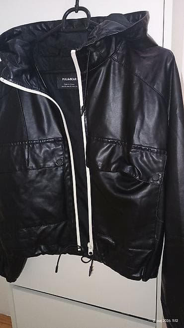 crne jakne: Pull&Bear crna jakna sa kapuljačom - Model: kratka, urbanog kroja — 3
