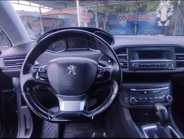 lidl kompresor za vazduh: Crni Peugeot 308, kompaktan automobil pogodan za gradsku vožnju i duža — 8