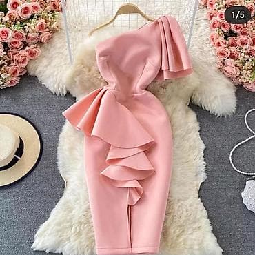 Haljina na jedno rame sa slicem i karnerima sa elastinom. Puder