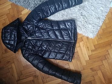 Crna lagana jakna sa kapuljačom – perjana/pufer stil - Boja: crna, sa