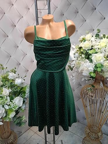 Elegantna ženska haljina na bretele sa sitnim sjajnim tačkicama. -