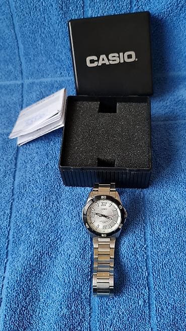 pilotski sat: Casio muški analogni ručni sat - Model iz serije Casual/Sports sa — 2