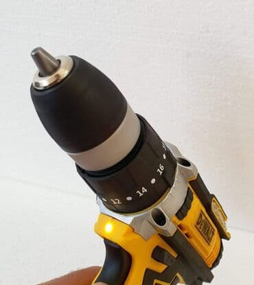 aku busilice cena: Prodajem novu i kvalitetnu aku bušilica (šrafilica) DEWALT sa čekićem — 8