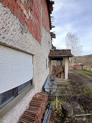 Houses for rent: Za sve informacije nazvati.Porodična kuća sa dvorištem - Tip — 5