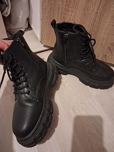 crne kozne cizme: Kao nove, dva puta nosene crne ženske gležnjače sa debljim đonom i — 3