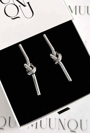 ipanema papuce na platformu: Dugačke minđuše sa čvorom
Hirurski celik
600 RSD ✨ — 2