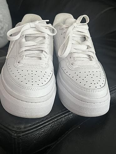 tike patike: Nike ženske patike – beli kožni model sa povišenim đonom, broj 37 — 2