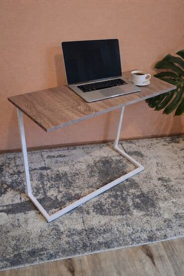 soba za devojcice: Moderan radni sto sa metalnim ramom - Sto sa pravougaonom pločom od — 4