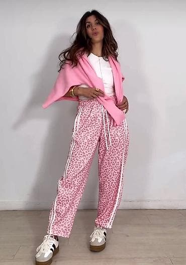 maslinasto zelena rolka: Pantalone siroke sa leopard printom. Stil sa ravnom,opuštenom — 2