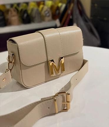 Ponovo na stanju u više boja! Cena: 2700 dinara Mini crossbody