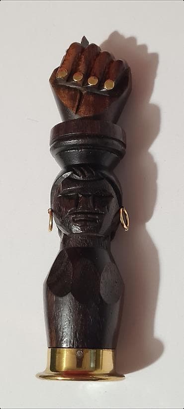 ruski saten cena: - Upečatljiv i simboličan komad, ova vintage rezbarena figura služi i — 6