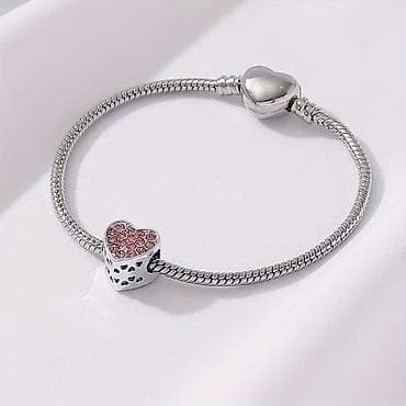 van cleef narukvica cena: Srebrnasta narukvica sa šarmom u obliku srca - Elegantna „snake — 5