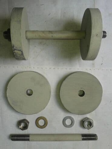 Tegovi za vežbanje: Metalni tegovi, svaki teg po 2,5 kg, osovine teške 800 grama — 2