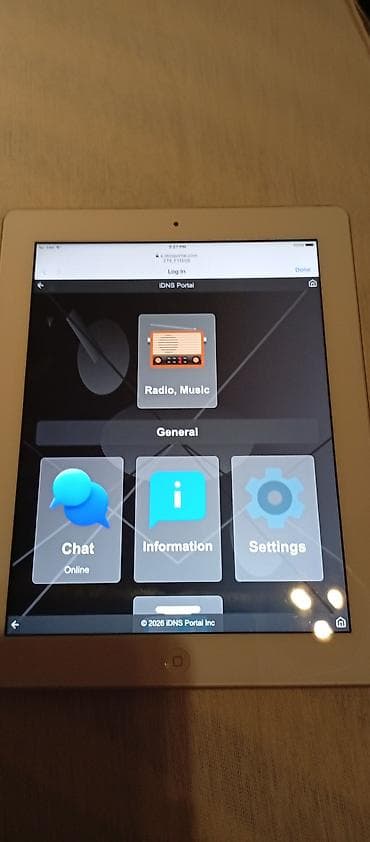 najboljem muzu i tati: IPad tablet – beli, 9.7" ekran Karapkteristike i detalji: - Prikaz — 3