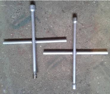 Prodajem dva komada, T, ključeva sa slike, jedan je OK-17mm sa