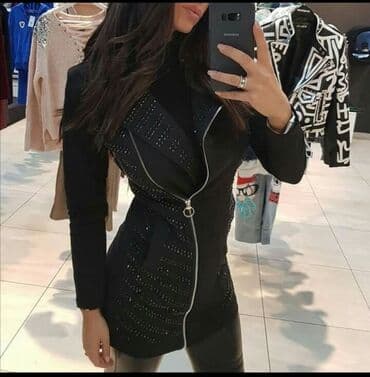 duks sa krznom: Duks jakna sa puno cirkona
Uvoz Francuska
Unikat model
Vel S M — 1