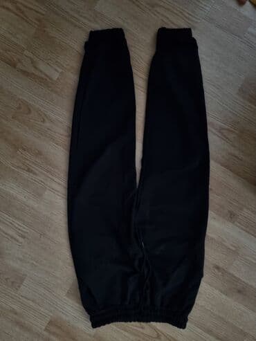 lepršave pantalone: Crne sportske pantalone, idealne za svakodnevno nošenje ili sportske — 2