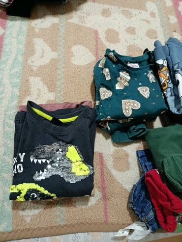 paket garderobe za devojcice: Paket: Pantalone, Džemperi, Za dečake, uzrast: 3-4 godine — 4