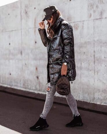 crni bademantil: Crna S L XL Krem XL. 
6500 — 5