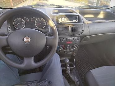 Voyah: Fiat Punto, 2009. godište, 5 vrata, svetloplava boja, registrovan do 7 — 5