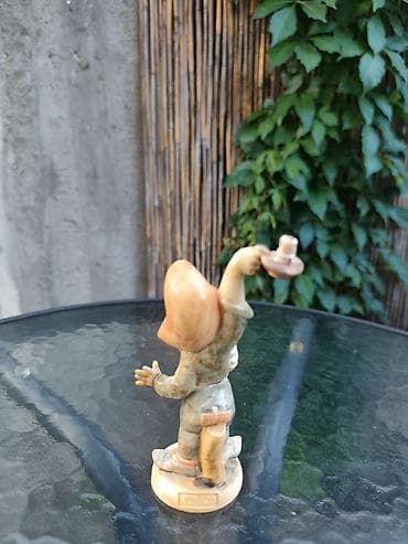 berghome line: Porcelanska figurica patuljka sa svećnjakom - Materijal — 2