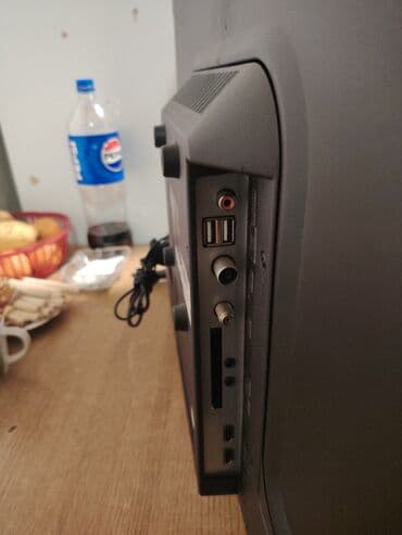 polovni televizori smart: VOX LED televizor, dijagonala oko 32–40 inča (procena po odnosu — 9