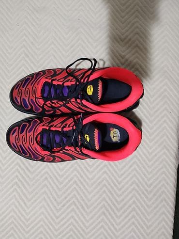 Patike Nike Air Max Drift. Crno, crveno, ljubičaste. Nošene 2 puta