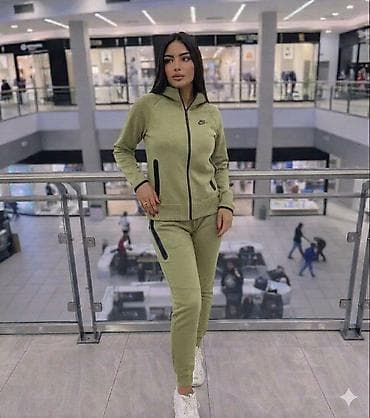 body od: Ženski sportski komplet (dukserica + donji deo) - Model: dvodelni — 3