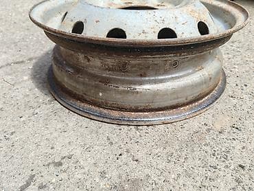 lada 2107 motor: Felna celicna Lada 2121,21213,21214i 16'' br.5. Polovno, ocuvano — 3