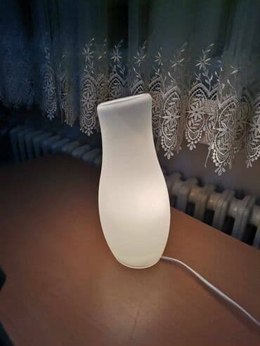 sony play 3: Moderna stona lampa. Zanimljivog oblika, uklopiće se u svaki prostor — 2