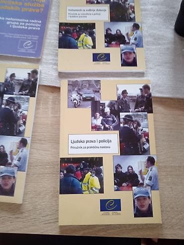 Hoteli, kafići, restorani: Komplet publikacija Saveta Evrope – Policija i ljudska prava Opis: - — 3
