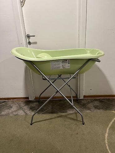 forma ideale komode sa staklom: Prodajem tega kadicu 102 cm, sa stalkom i podmetacem za ledja,kratko — 1