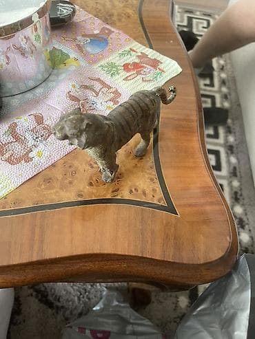 Dekorativna figura tigra – metalna - Materijal: metal (liveni), ručno