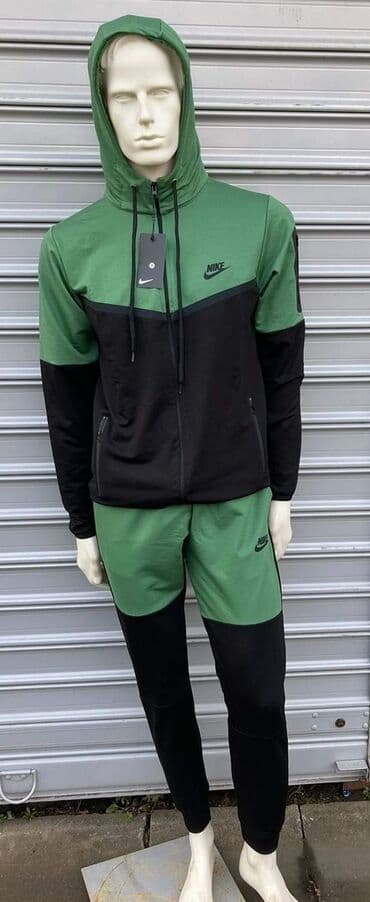 Muska komplet trenerka 
Samo 4400 din 
Velicine M, XL